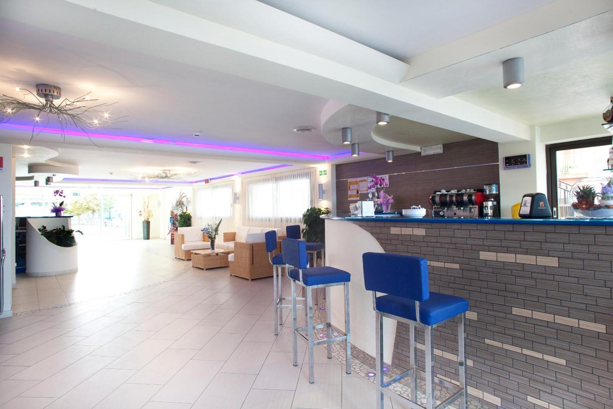 Hotel Classic - Azzurro Club Лидо-ди-Савио Экстерьер фото