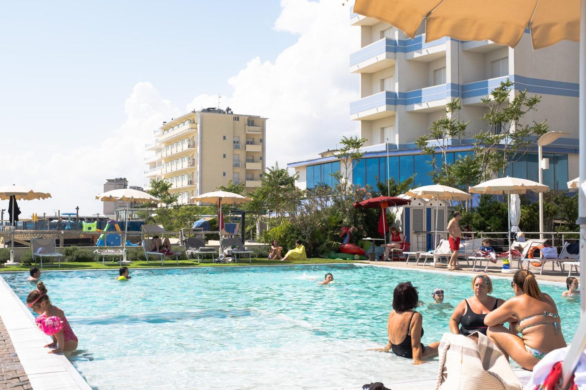 Hotel Classic - Azzurro Club Лидо-ди-Савио Экстерьер фото
